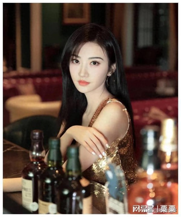 景甜在影视圈中塑造了多个令人印象深刻的角色