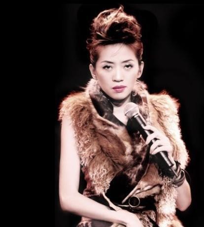 他们是影视音乐界巨星，超棒的演技动听的嗓音，最后两位英年早逝