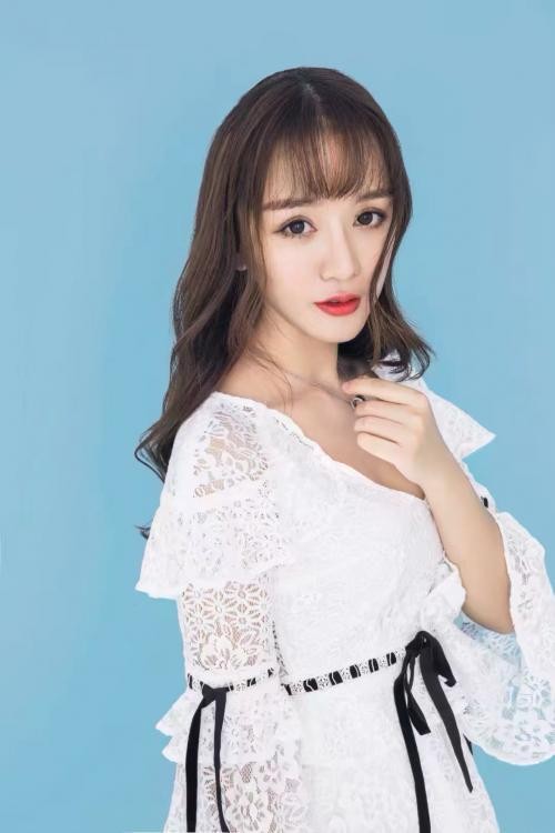 专访演员王鸿佳：能驾驭时尚又能演戏的女孩