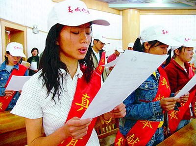 明星倾情助阵爱心义卖3义卖现场都得到市民热捧(组图)