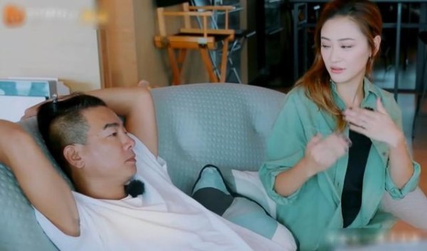 冯绍峰三句不离老婆，事事向赵丽颖汇报，尊重妻子就是守住幸福