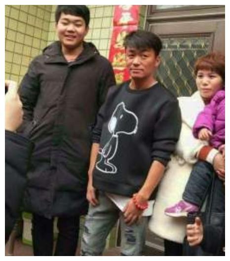 明星回农村的样子，王源放飞自我，赵丽颖插秧种田，看他：太嗨了