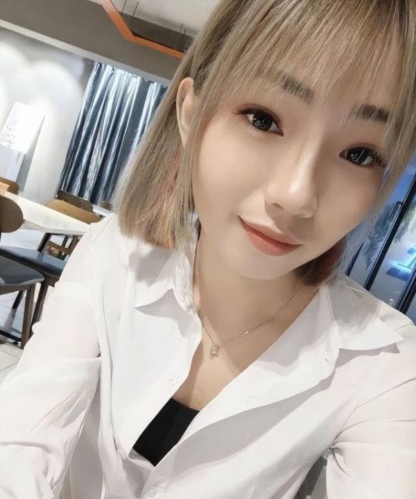 26岁女歌手遭大叔粉丝纠缠2年！赴约被捅8刀身亡，刚筹备婚礼不久