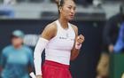 郑钦文双喜临门！2-0横扫后，捡到软柿子，保送4强