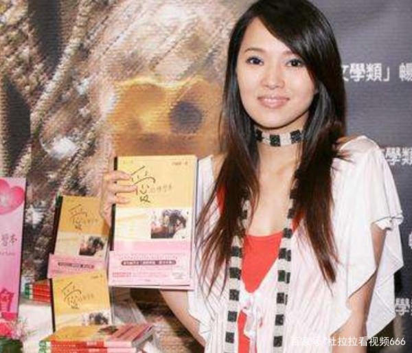 盘点娱乐圈爱读书的女明星，不断提升自己才能一直优秀