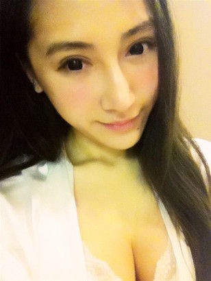 上月在布隆伯格终端机走红的香港投行美女。