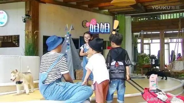 罗志祥带娃被叫姐，懂事阿拉蕾吐槽饭难吃却说：不说伤人心的话！