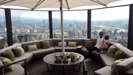 明星家的豪宅：周杰伦家太豪华，赵薇家天上人间，还是热巴家随性