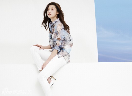 李菲儿混乱情史遭扒皮 与韩国男星传出绯闻