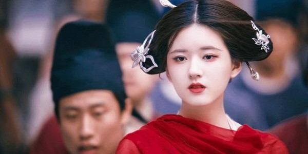 赵露思18岁试镜视频，失去美颜滤镜的她，这颜值还是很能打