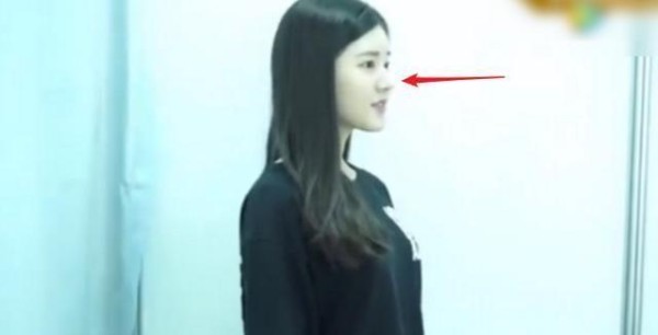 赵露思18岁试镜视频，失去美颜滤镜的她，这颜值还是很能打