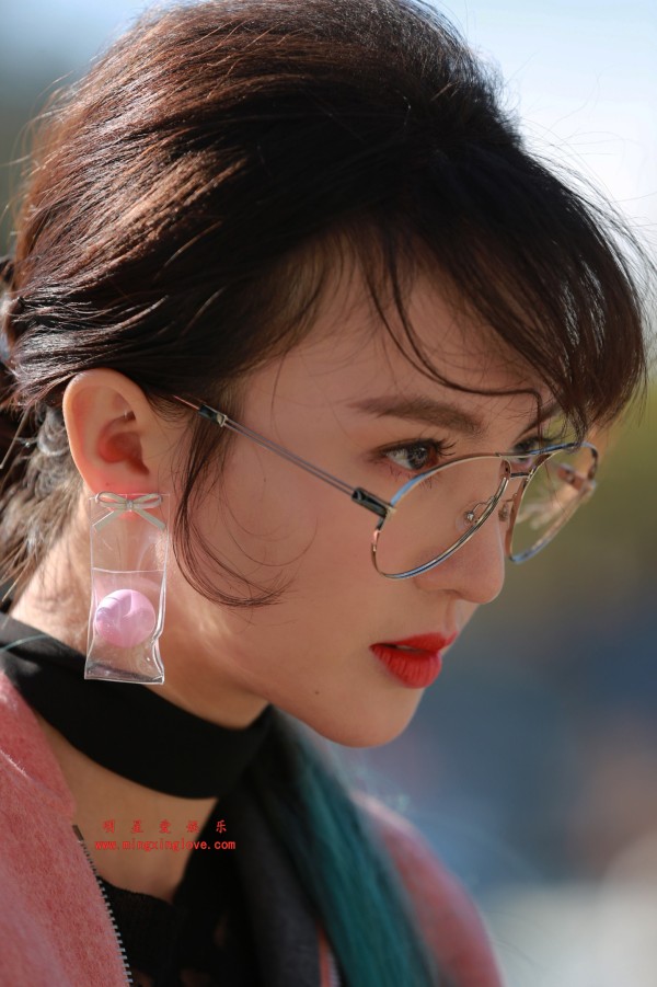 金晨综艺写真外拍花絮照片，性感短裙、美腿，高清4K分辨率原图无修生图下载（至尊）