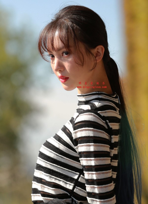 金晨综艺写真外拍花絮照片，性感短裙、美腿，高清4K分辨率原图无修生图下载（至尊）