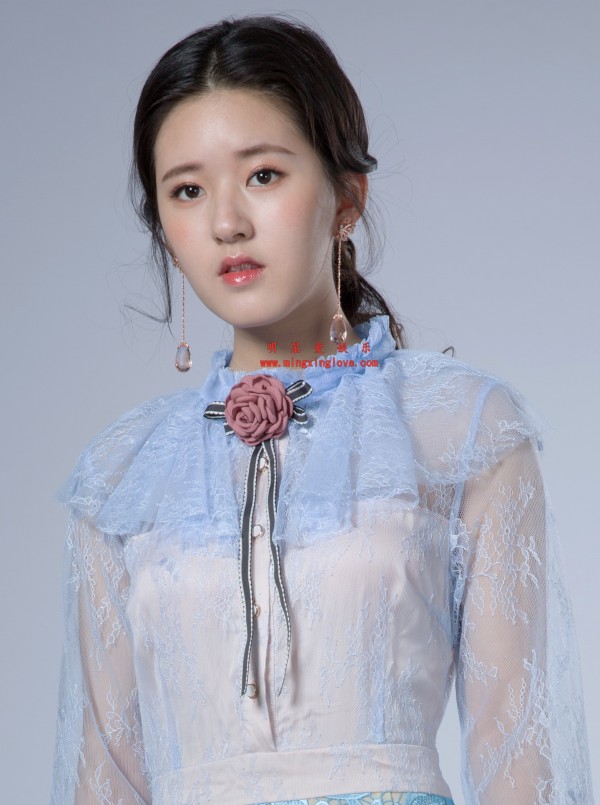 赵露思某综艺节目定妆照拍摄花絮照片，性感透视、美腿光脚高跟造型，放大可看清肌肤纹理，高清4K分辨率原图无修生图下载（至尊）