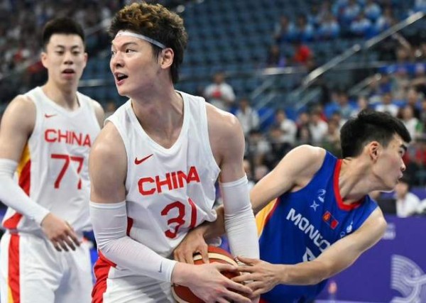 杨毅:王哲林被灰熊选中是经纪人运作 根本不重视他去NBA也没保障