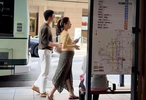八年资本博弈落幕！杨采钰怀孕背后，藏着娱乐圈资源置换真相