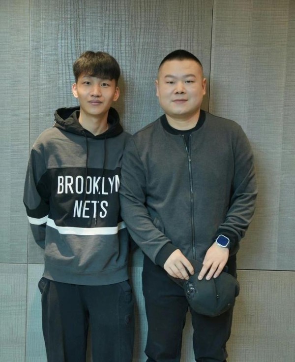 德云社朋友圈真神奇！岳云鹏现身任贤齐演唱会，二人互动上了热搜