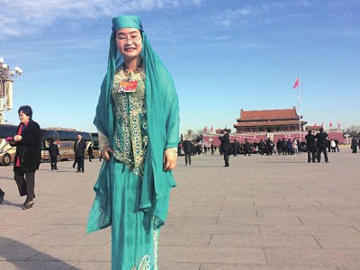 90后人大代表不看电视剧 每天看新闻联播