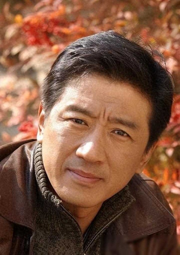 出道43年，丁勇岱再谈人生感悟，才知金星言论之深意。