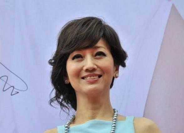 赵雅芝脸部高清特写大图，你睁大钛合金双眼，也找不到岁月痕迹！