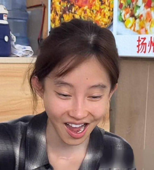 高清怼脸生图大揭秘！明星滤镜全碎，美丑立现