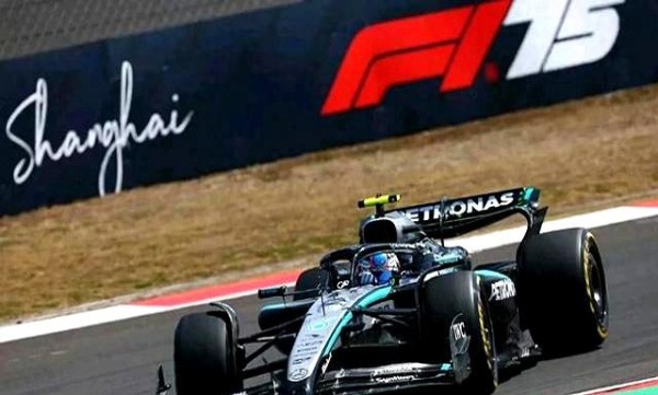 F1赛场现成毅，粉丝狂欢背后，体育赛事变味了？