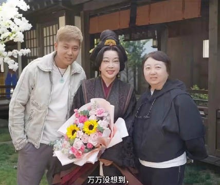 原来这就是折腰啊还真是霸气外露啊刘晓庆奶奶!