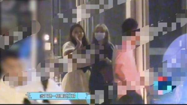 杨天真卸任明星经纪人捧新人周扬青？二人深夜聚餐，聊得不亦乐乎