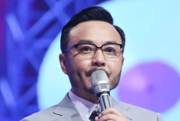 盘点十位国内著名主持人（国内最红的十大艺主持人）
