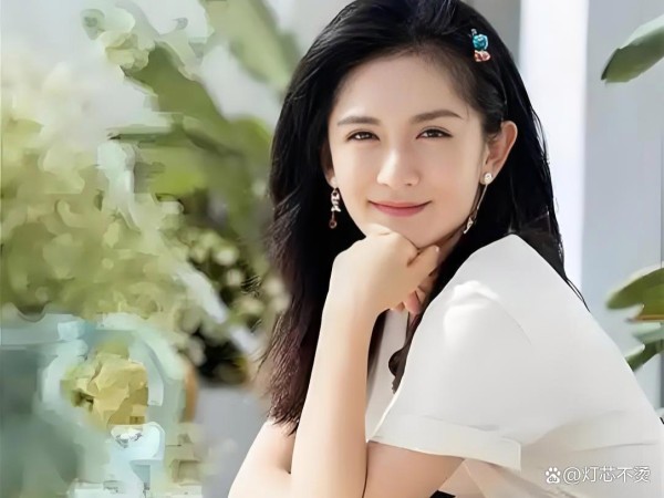 谢娜：中国内地知名的主持人、歌手和演员