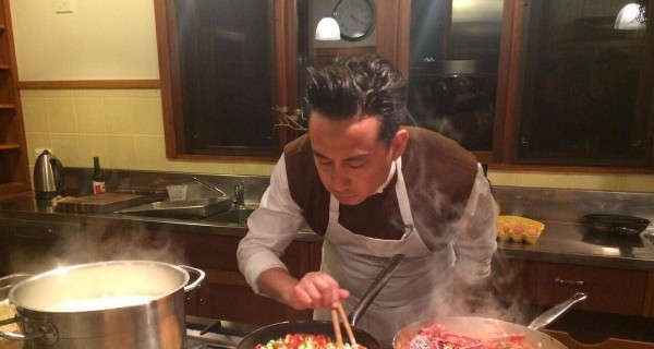 颜值高又会做饭的5位明星，张亮美食专家，马天宇从小独自生活