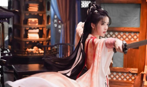 李凯馨为录音风波道歉，网友不接受呼吁封杀，靠干爹进圈成资源咖