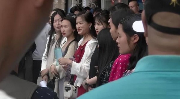 横店20万群演现状：美女泛滥成灾，懒汉遍地，这些人该何去何从
