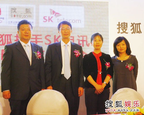 发布会— 签约现场合影