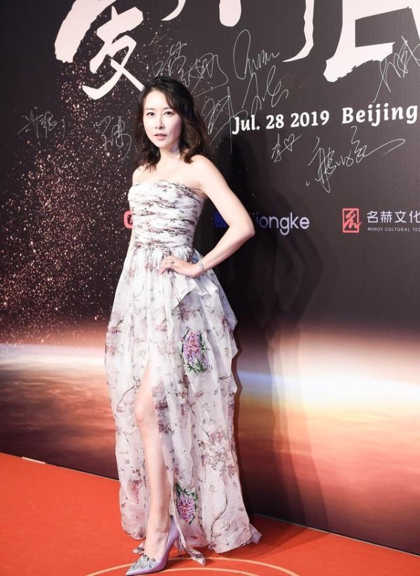 众女星同场比美：范冰冰干练，董璇憔悴，黄圣依性感，刘芸皮肤好