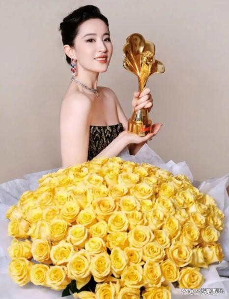 刘亦菲黑白大片好惊艳，高贵冷艳又不失霸气，直言：没给自己丢脸