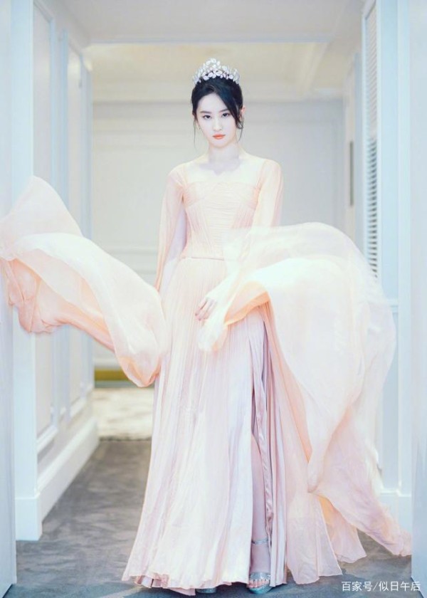 迪士尼真人版《花木兰》发布最新海报，刘亦菲一袭红衣英姿飒爽！