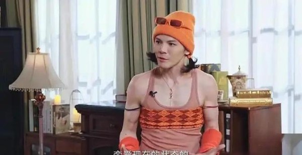 向佐穿女装背后：勇气与自我突破的真实故事