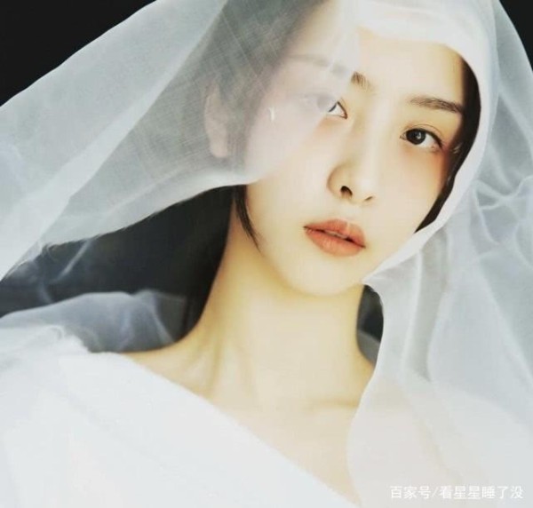 娱乐圈中的明星，背景最强大的竟是他，家境堪比皇室