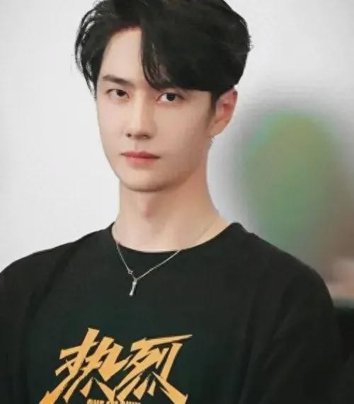 700位明星个人信息被7元打包售卖，王一博被人订机票，网友：严惩