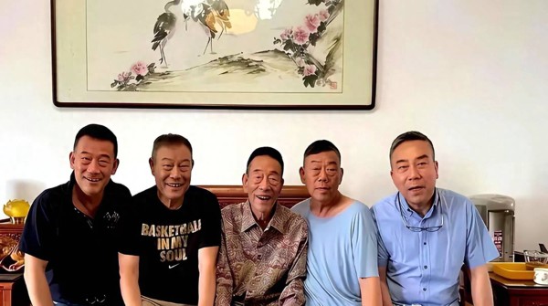 家族大战后的思考，亲情与现实的碰撞，聚光灯下的无奈与反思
