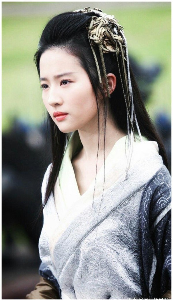 刘亦菲的仙女成长记，从小美到大，看看她美成什么样