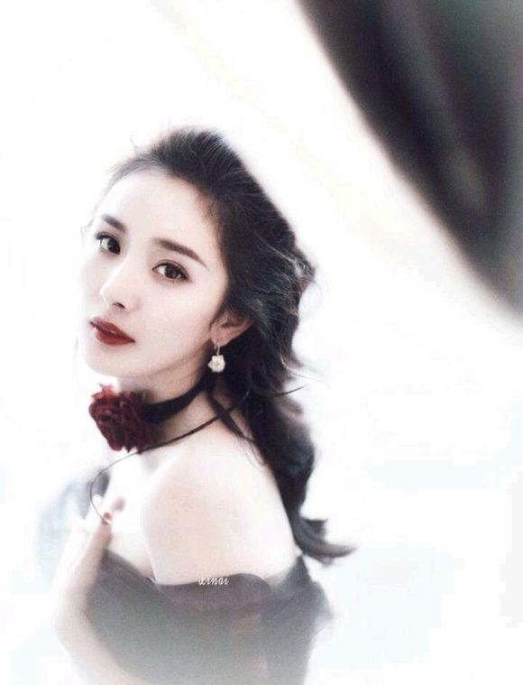 明星的妖媚气质，温碧霞妲己令人难忘，过50的宁静仍然妩媚动人