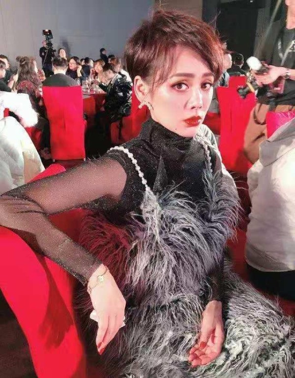 明星的妖媚气质，温碧霞妲己令人难忘，过50的宁静仍然妩媚动人