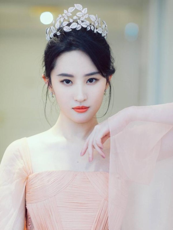 6位最干净的女明星，看起来风情万种，实际上是娱乐圈的一股清流