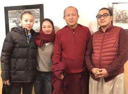 娱乐圈又一对忘年交诞生，翁虹趁工作间隙探班景甜
