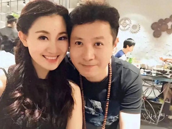 揭秘知名演员美满人生：爱与支持铸就幸福轨迹