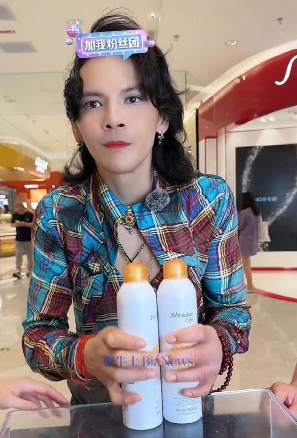 向佐穿女装，直播带货，48小时销售突破5000万元