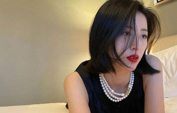耳下三公分短发造型的周雨彤