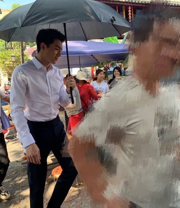林更新健身照曝光，身材真是九亿少女的梦，穿衣有品脱衣有型